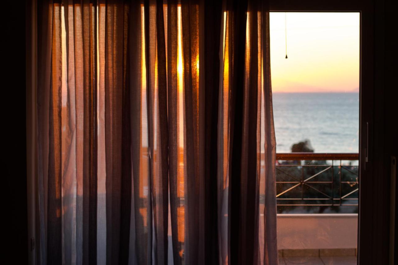 Luxury Seaview Apartment By The Sea Saronida 외부 사진